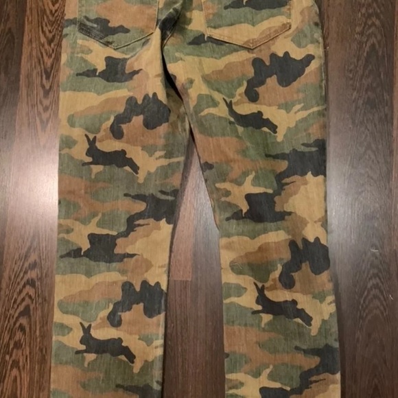 Like new Madewell Camouflage jeans size 24. Still has string from tag Never worn - Picture 4 of 4